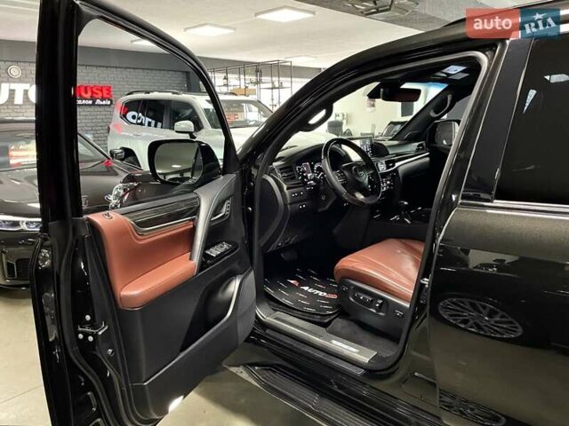 Лексус ЛХ 2018 у Львові на Automoto.ua Чорний Лексус ЛХ, об'ємом двигуна 4.46 л та пробігом 72 тис. км за 81700 $, фото 23 на Automoto.ua