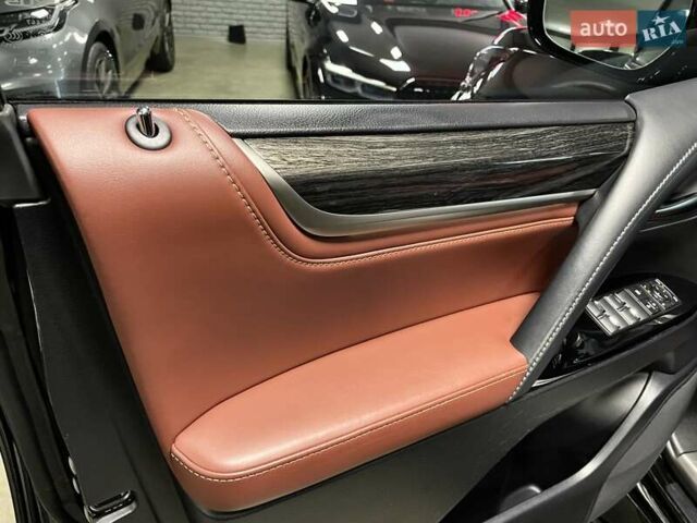 Чорний Лексус ЛХ, об'ємом двигуна 4.46 л та пробігом 74 тис. км за 79700 $, фото 26 на Automoto.ua