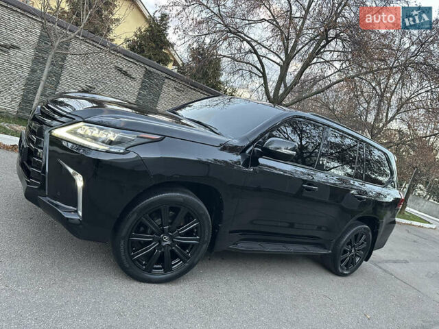 Черный Лексус ЛХ, объемом двигателя 5.66 л и пробегом 158 тыс. км за 69900 $, фото 2 на Automoto.ua