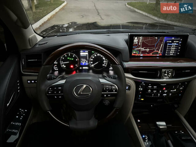Черный Лексус ЛХ, объемом двигателя 5.66 л и пробегом 158 тыс. км за 69900 $, фото 67 на Automoto.ua