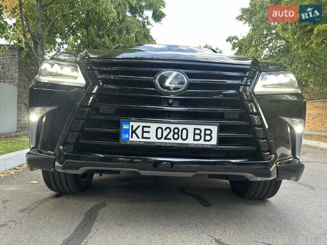 Черный Лексус ЛХ, объемом двигателя 5.66 л и пробегом 298 тыс. км за 65000 $, фото 3 на Automoto.ua