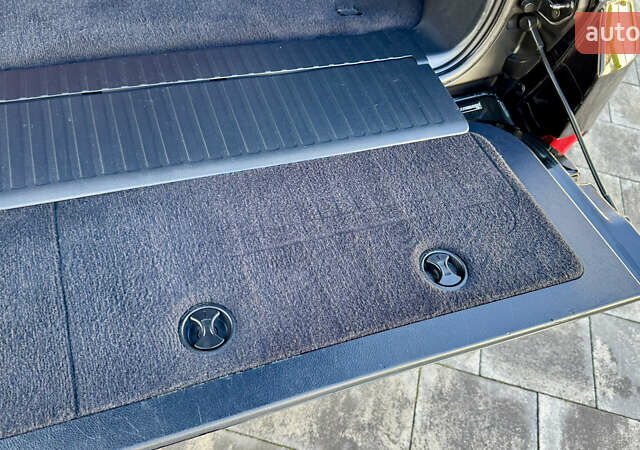 Черный Лексус ЛХ, объемом двигателя 4.46 л и пробегом 185 тыс. км за 67500 $, фото 120 на Automoto.ua