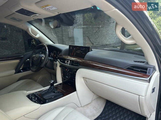 Черный Лексус ЛХ, объемом двигателя 5.66 л и пробегом 298 тыс. км за 65000 $, фото 43 на Automoto.ua