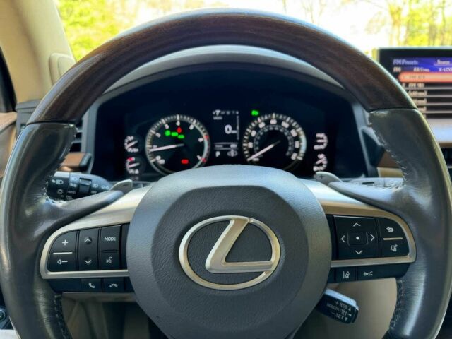 Черный Лексус ЛХ, объемом двигателя 5.7 л и пробегом 45 тыс. км за 36000 $, фото 5 на Automoto.ua