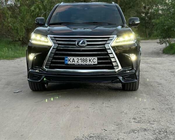 Лексус ЛХ 2018 у Києві на Automoto.ua Чорний Лексус ЛХ, об'ємом двигуна 4.46 л та пробігом 140 тис. км за 72000 $, фото 4 на Automoto.ua