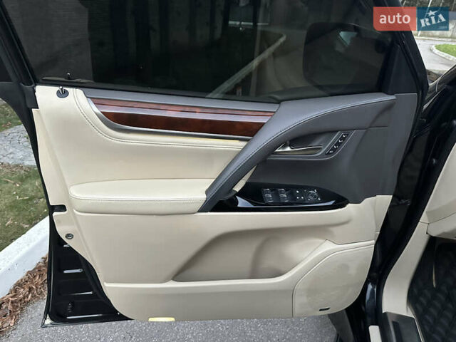 Черный Лексус ЛХ, объемом двигателя 5.66 л и пробегом 158 тыс. км за 69900 $, фото 32 на Automoto.ua