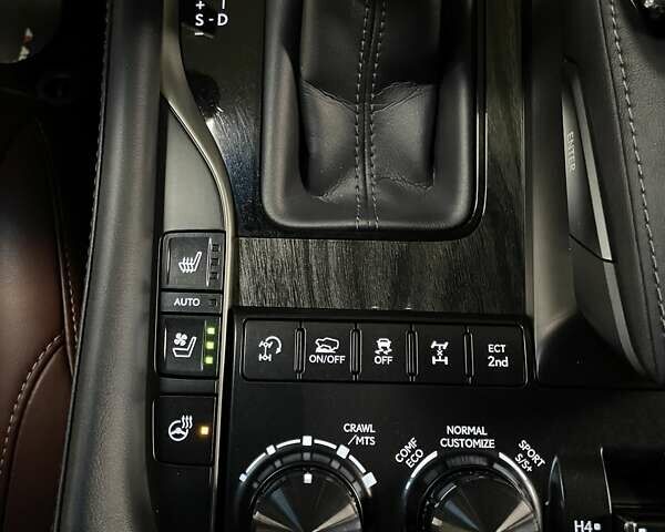 Лексус ЛХ 2018 у Львові на Automoto.ua Чорний Лексус ЛХ, об'ємом двигуна 4.46 л та пробігом 72 тис. км за 81700 $, фото 68 на Automoto.ua