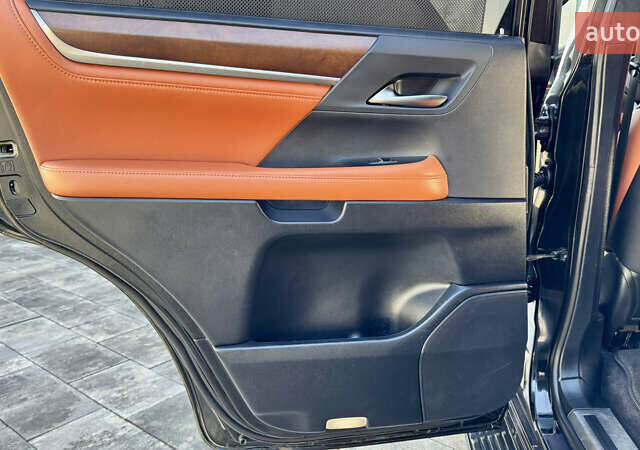 Черный Лексус ЛХ, объемом двигателя 4.46 л и пробегом 185 тыс. км за 67500 $, фото 108 на Automoto.ua