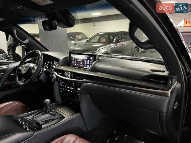 Лексус ЛХ 2018 у Львові на Automoto.ua Чорний Лексус ЛХ, об'ємом двигуна 4.46 л та пробігом 72 тис. км за 81700 $, фото 44 на Automoto.ua