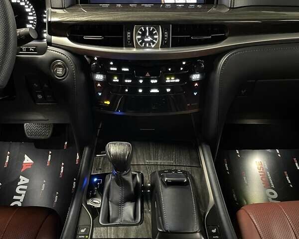 Лексус ЛХ 2018 у Львові на Automoto.ua Чорний Лексус ЛХ, об'ємом двигуна 4.46 л та пробігом 72 тис. км за 81700 $, фото 55 на Automoto.ua