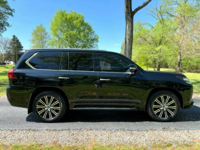 Черный Лексус ЛХ, объемом двигателя 5.7 л и пробегом 45 тыс. км за 36000 $, фото 4 на Automoto.ua