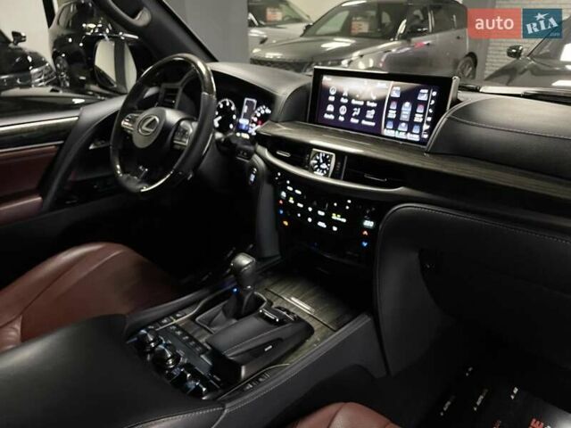 Лексус ЛХ 2018 у Львові на Automoto.ua Чорний Лексус ЛХ, об'ємом двигуна 4.46 л та пробігом 72 тис. км за 81700 $, фото 46 на Automoto.ua