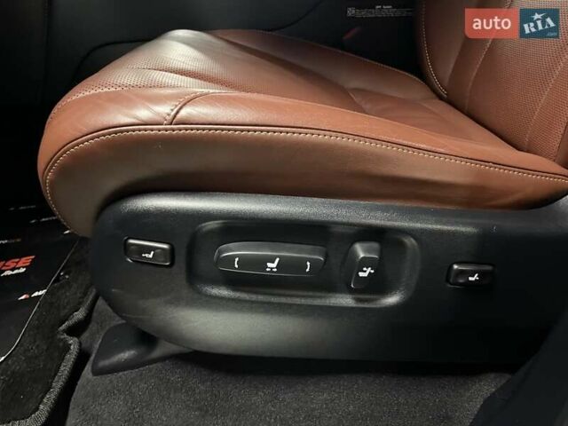 Лексус ЛХ 2018 у Львові на Automoto.ua Чорний Лексус ЛХ, об'ємом двигуна 4.46 л та пробігом 72 тис. км за 81700 $, фото 29 на Automoto.ua