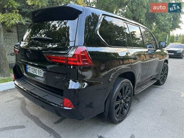 Черный Лексус ЛХ, объемом двигателя 5.66 л и пробегом 298 тыс. км за 65000 $, фото 60 на Automoto.ua