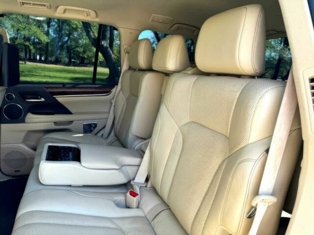 Черный Лексус ЛХ, объемом двигателя 5.7 л и пробегом 45 тыс. км за 36000 $, фото 10 на Automoto.ua