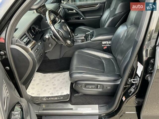 Черный Лексус ЛХ, объемом двигателя 4.46 л и пробегом 353 тыс. км за 50313 $, фото 17 на Automoto.ua