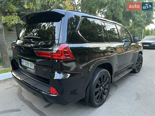 Черный Лексус ЛХ, объемом двигателя 5.66 л и пробегом 298 тыс. км за 65000 $, фото 61 на Automoto.ua