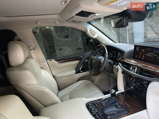 Черный Лексус ЛХ, объемом двигателя 5.66 л и пробегом 298 тыс. км за 65000 $, фото 45 на Automoto.ua
