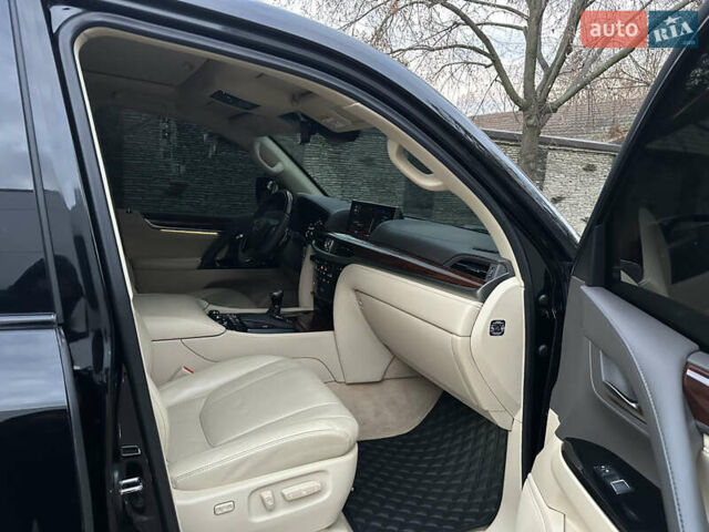 Черный Лексус ЛХ, объемом двигателя 5.66 л и пробегом 158 тыс. км за 69900 $, фото 31 на Automoto.ua