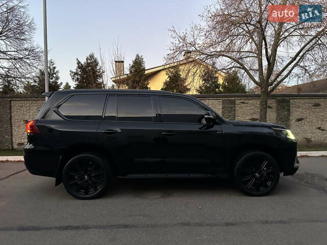 Черный Лексус ЛХ, объемом двигателя 5.66 л и пробегом 158 тыс. км за 69900 $, фото 90 на Automoto.ua