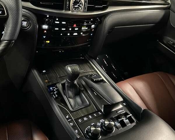 Лексус ЛХ 2018 у Львові на Automoto.ua Чорний Лексус ЛХ, об'ємом двигуна 4.46 л та пробігом 72 тис. км за 81700 $, фото 63 на Automoto.ua