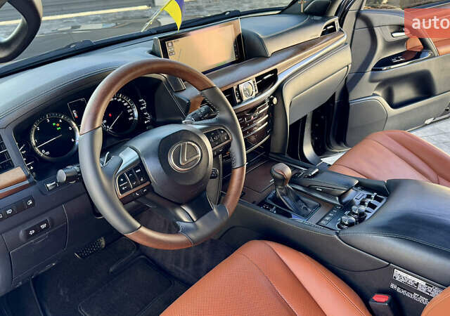 Черный Лексус ЛХ, объемом двигателя 4.46 л и пробегом 185 тыс. км за 67500 $, фото 56 на Automoto.ua
