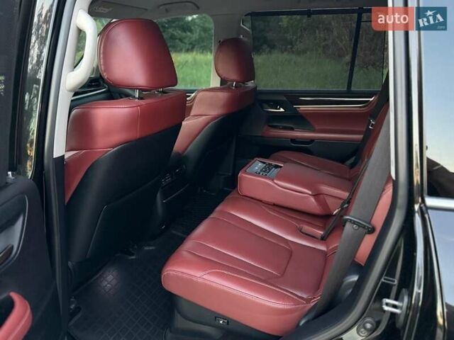 Лексус ЛХ 2018 у Києві на Automoto.ua Чорний Лексус ЛХ, об'ємом двигуна 4.46 л та пробігом 140 тис. км за 72000 $, фото 15 на Automoto.ua