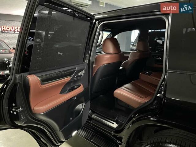 Лексус ЛХ 2018 у Львові на Automoto.ua Чорний Лексус ЛХ, об'ємом двигуна 4.46 л та пробігом 72 тис. км за 81700 $, фото 32 на Automoto.ua