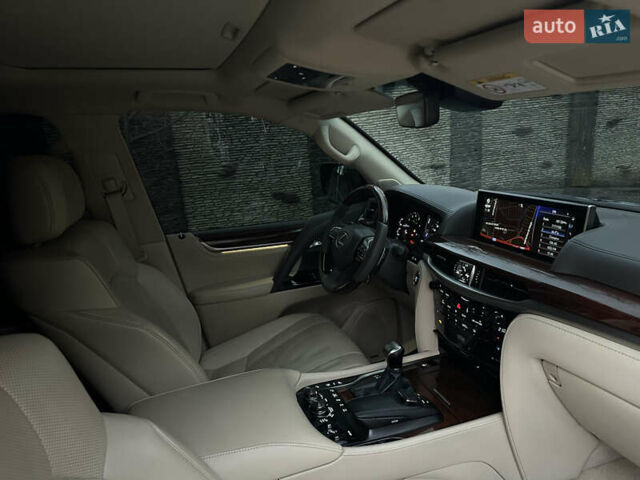 Черный Лексус ЛХ, объемом двигателя 5.66 л и пробегом 158 тыс. км за 69900 $, фото 46 на Automoto.ua