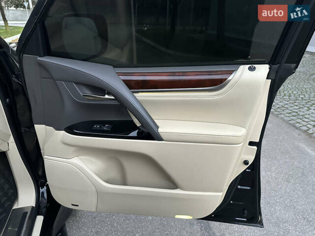 Черный Лексус ЛХ, объемом двигателя 5.66 л и пробегом 158 тыс. км за 69900 $, фото 49 на Automoto.ua