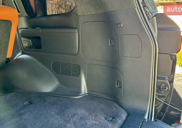 Черный Лексус ЛХ, объемом двигателя 4.46 л и пробегом 185 тыс. км за 67500 $, фото 117 на Automoto.ua