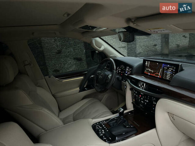 Черный Лексус ЛХ, объемом двигателя 5.66 л и пробегом 158 тыс. км за 69900 $, фото 48 на Automoto.ua