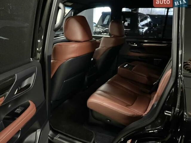Лексус ЛХ 2018 у Львові на Automoto.ua Чорний Лексус ЛХ, об'ємом двигуна 4.46 л та пробігом 72 тис. км за 81700 $, фото 34 на Automoto.ua