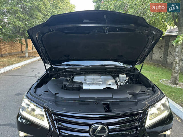 Черный Лексус ЛХ, объемом двигателя 5.66 л и пробегом 298 тыс. км за 65000 $, фото 80 на Automoto.ua