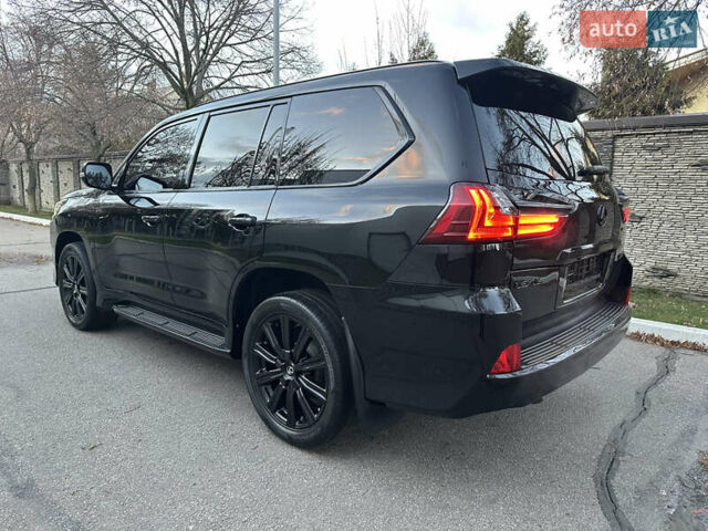 Черный Лексус ЛХ, объемом двигателя 5.66 л и пробегом 158 тыс. км за 69900 $, фото 4 на Automoto.ua