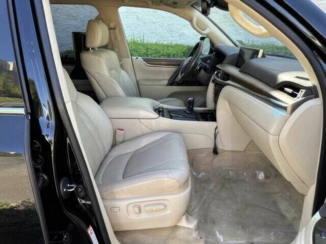 Лексус ЛХ 2019 у Кривому Розі на Automoto.ua Чорний Лексус ЛХ, об'ємом двигуна 5.7 л та пробігом 44 тис. км за 15600 $, фото 8 на Automoto.ua