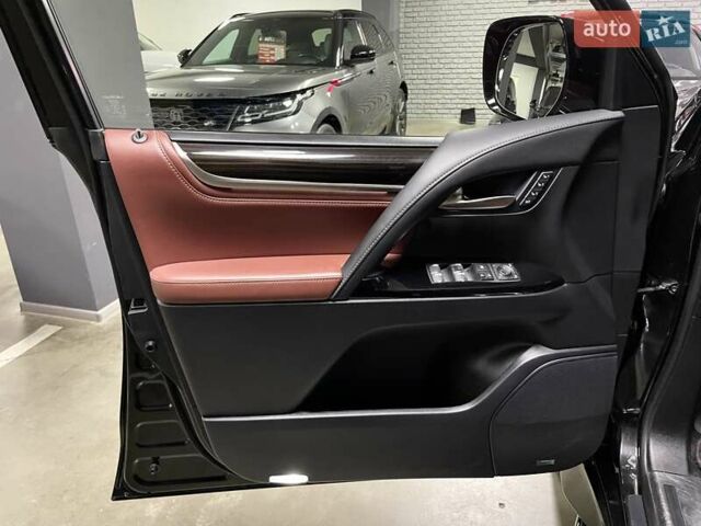 Чорний Лексус ЛХ, об'ємом двигуна 4.46 л та пробігом 85 тис. км за 82700 $, фото 22 на Automoto.ua