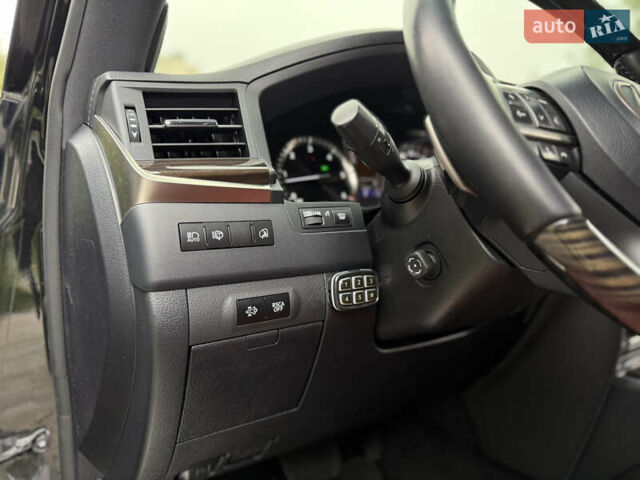 Черный Лексус ЛХ, объемом двигателя 4.46 л и пробегом 208 тыс. км за 70000 $, фото 34 на Automoto.ua