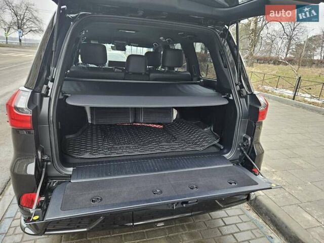 Черный Лексус ЛХ, объемом двигателя 4.46 л и пробегом 57 тыс. км за 82000 $, фото 2 на Automoto.ua