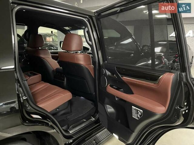 Чорний Лексус ЛХ, об'ємом двигуна 4.46 л та пробігом 85 тис. км за 82700 $, фото 34 на Automoto.ua