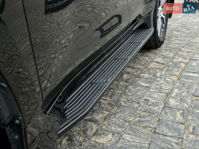 Черный Лексус ЛХ, объемом двигателя 4.46 л и пробегом 208 тыс. км за 70000 $, фото 14 на Automoto.ua