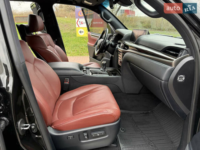 Черный Лексус ЛХ, объемом двигателя 5.66 л и пробегом 55 тыс. км за 81900 $, фото 62 на Automoto.ua