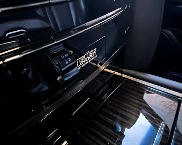 Черный Лексус ЛХ, объемом двигателя 5.66 л и пробегом 127 тыс. км за 76000 $, фото 38 на Automoto.ua