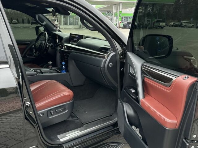 Черный Лексус ЛХ, объемом двигателя 5.7 л и пробегом 1 тыс. км за 72000 $, фото 3 на Automoto.ua