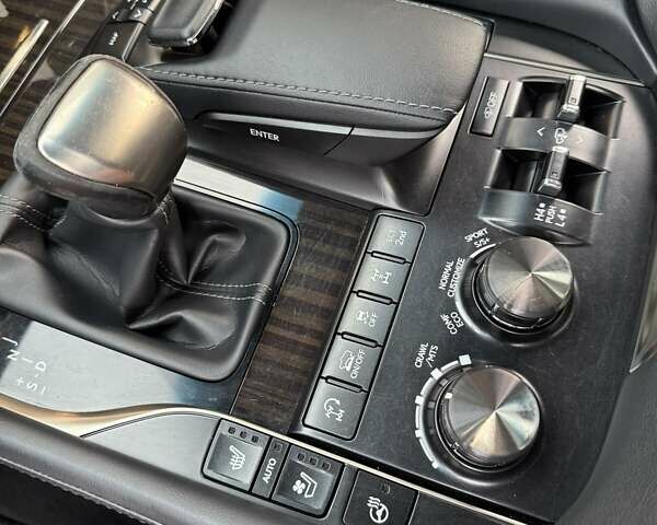 Черный Лексус ЛХ, объемом двигателя 4.46 л и пробегом 144 тыс. км за 75000 $, фото 35 на Automoto.ua