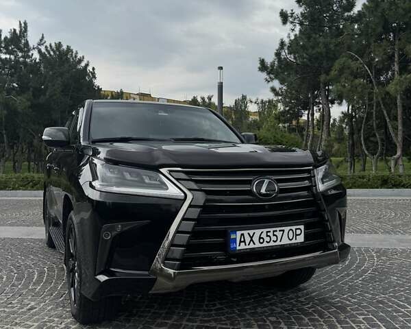 Чорний Лексус ЛХ, об'ємом двигуна 4.46 л та пробігом 134 тис. км за 78599 $, фото 2 на Automoto.ua
