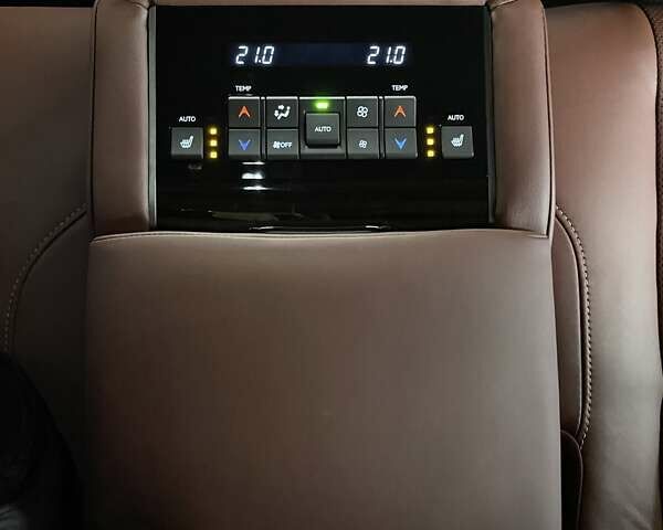 Чорний Лексус ЛХ, об'ємом двигуна 4.46 л та пробігом 85 тис. км за 82700 $, фото 37 на Automoto.ua