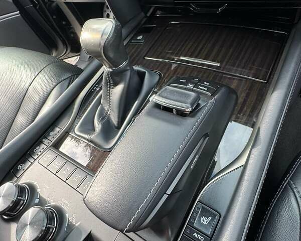 Черный Лексус ЛХ, объемом двигателя 5.66 л и пробегом 137 тыс. км за 73777 $, фото 101 на Automoto.ua