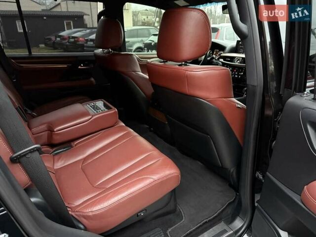 Черный Лексус ЛХ, объемом двигателя 4.46 л и пробегом 120 тыс. км за 69999 $, фото 63 на Automoto.ua