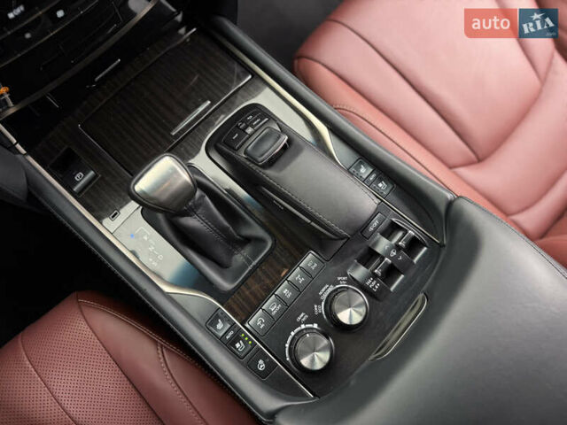 Черный Лексус ЛХ, объемом двигателя 4.46 л и пробегом 208 тыс. км за 70000 $, фото 46 на Automoto.ua